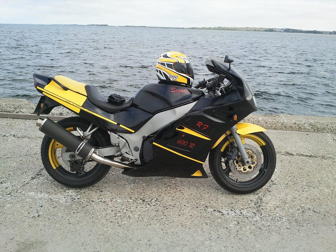 Suzuki RF 600 R billede 14