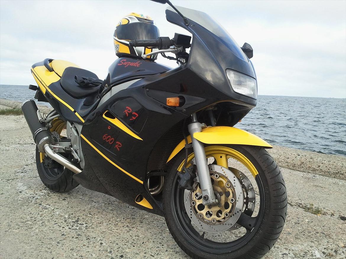 Suzuki RF 600 R billede 15