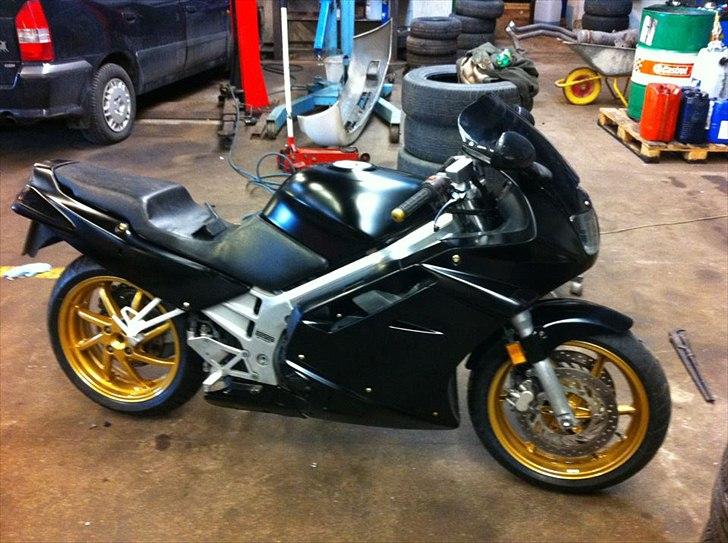 Honda vfr750f - Lige fra maleren,20/2-12 billede 1