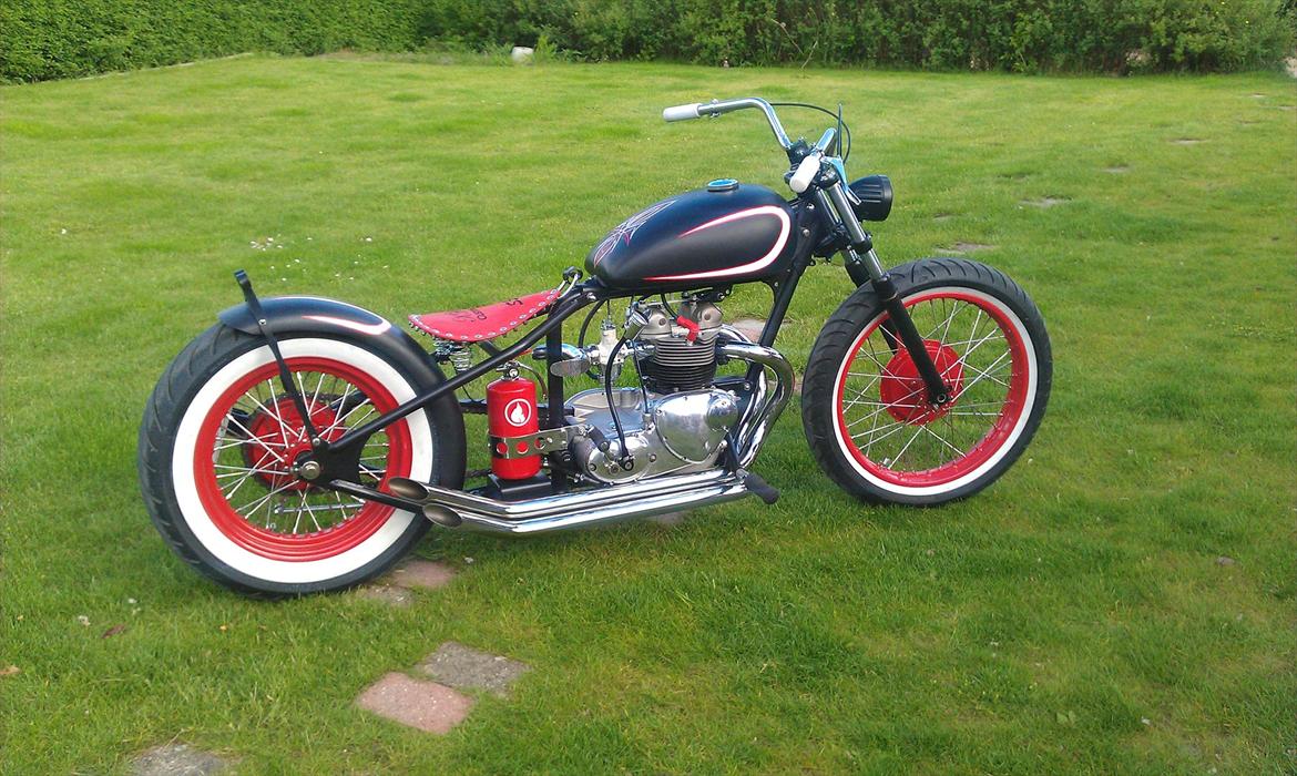 Triumph Warrior (Scandinavias Best Custom Bike 2010) - Triumph Bobber T100 SS  "66"

3. Bike jeg har bygget og vinder af en 2. plads i åben klasse til Forever 2 Wheels 2011  billede 19