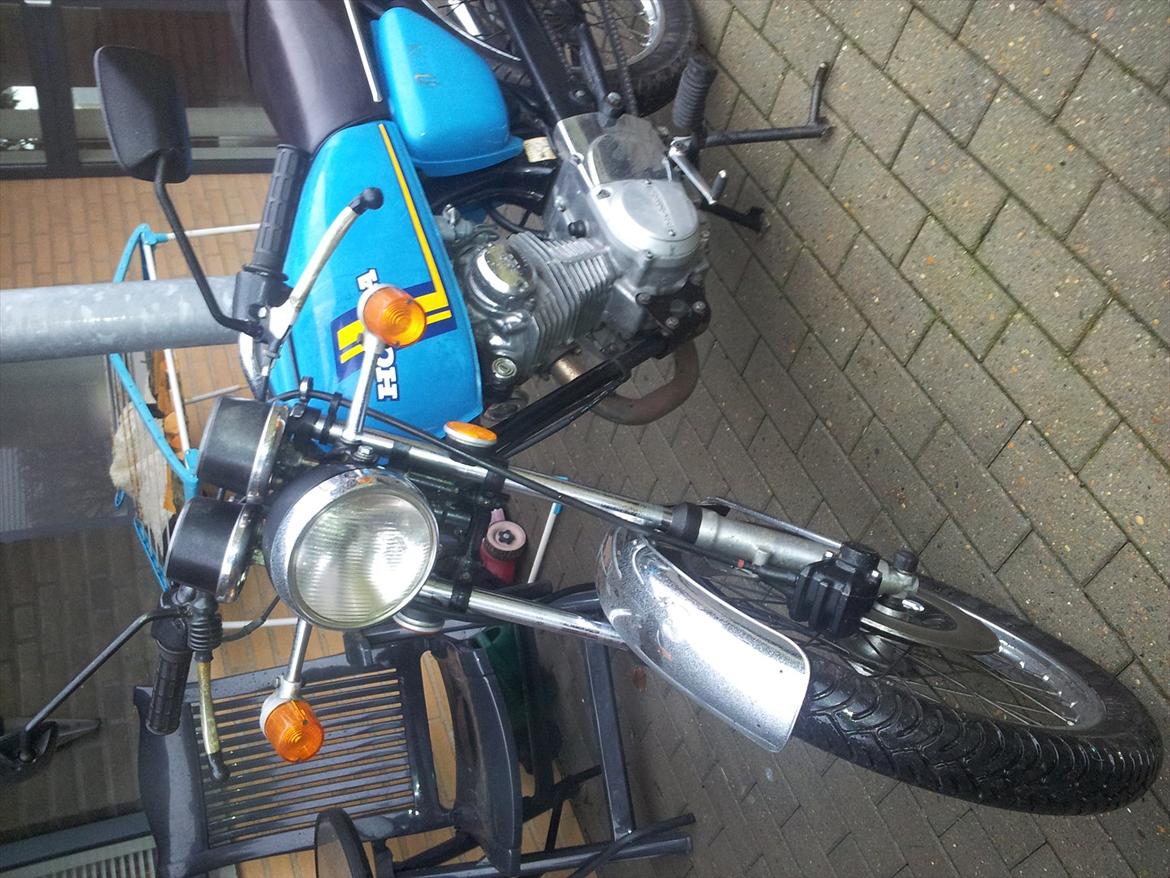 Honda cb 125j billede 2