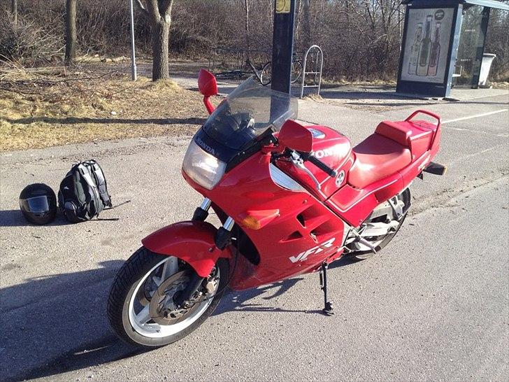 Honda VFR 750 F RC24 - Så er den røde raket nysynet og klar... billede 1