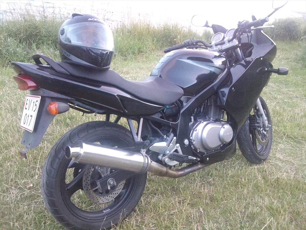 Suzuki GS 500 F - En lille tur sidste sommer med vand, rejligt vejr og det hele! 
Kom nuuuu sommer ! billede 2