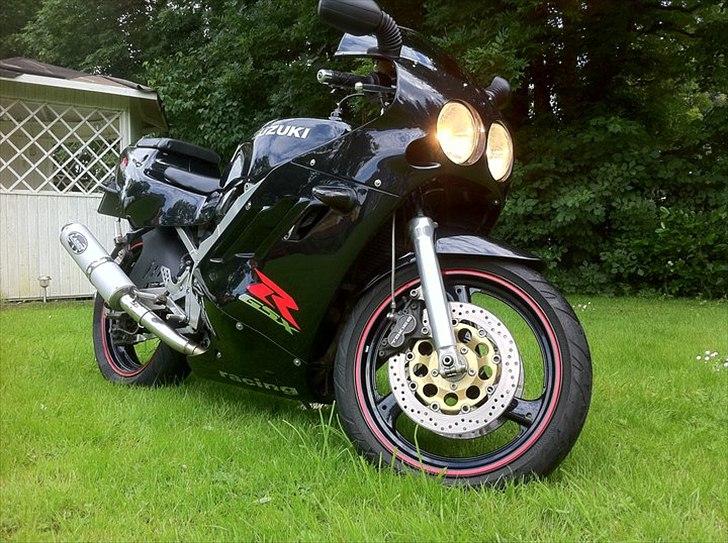 Suzuki GSX-R 400 R billede 1