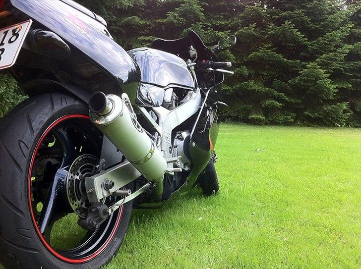 Suzuki GSX-R 400 R billede 2