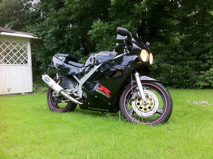 Suzuki GSX-R 400 R billede 4