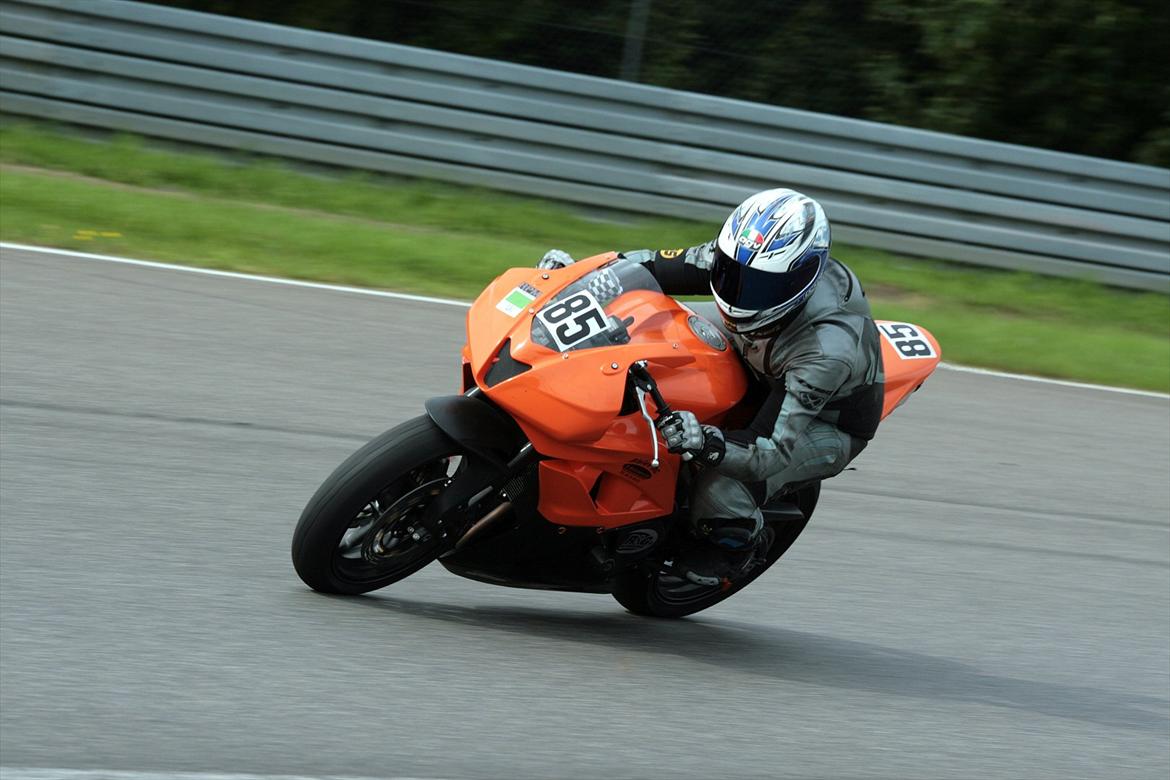 Honda CBR 600 RR *baneged* #Solgt# - Kan nu RIGTIG godt lide min nye honda :) billede 1