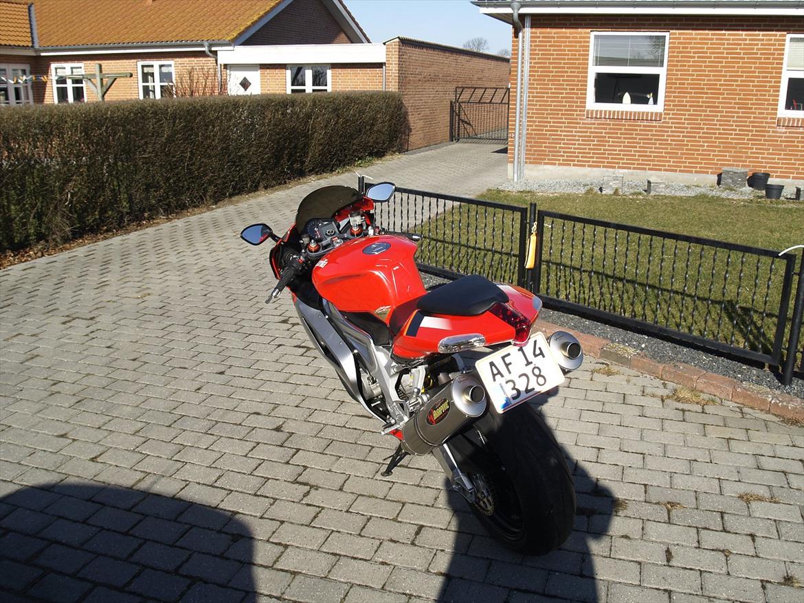 Aprilia RSV1000R (SOLGT!) billede 3