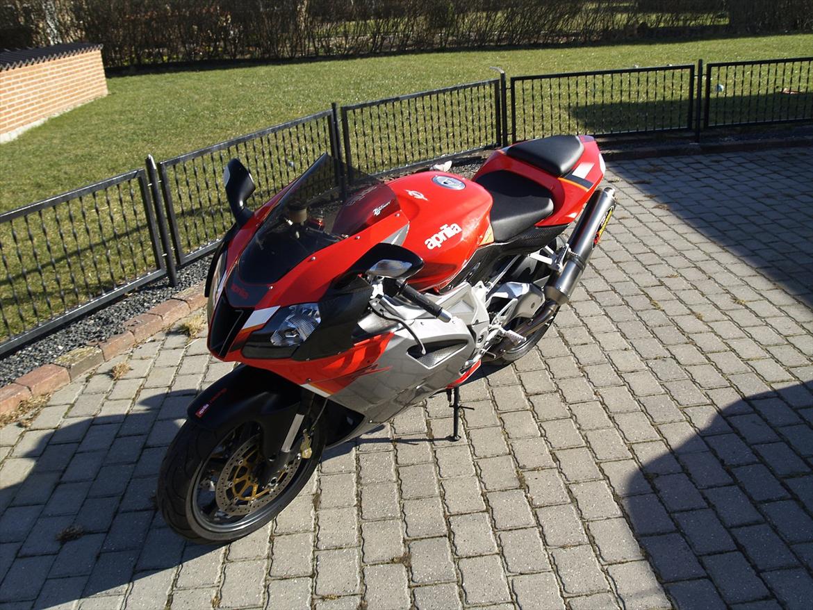 Aprilia RSV1000R (SOLGT!) billede 4
