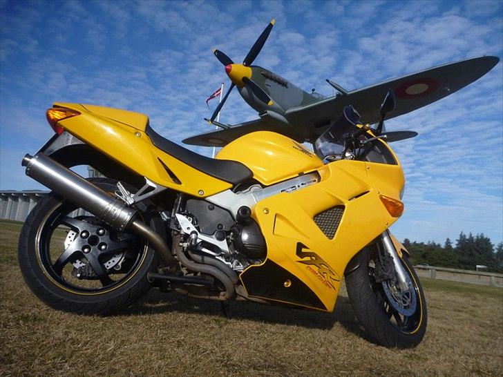 Honda VFR 800   SOLGT billede 1