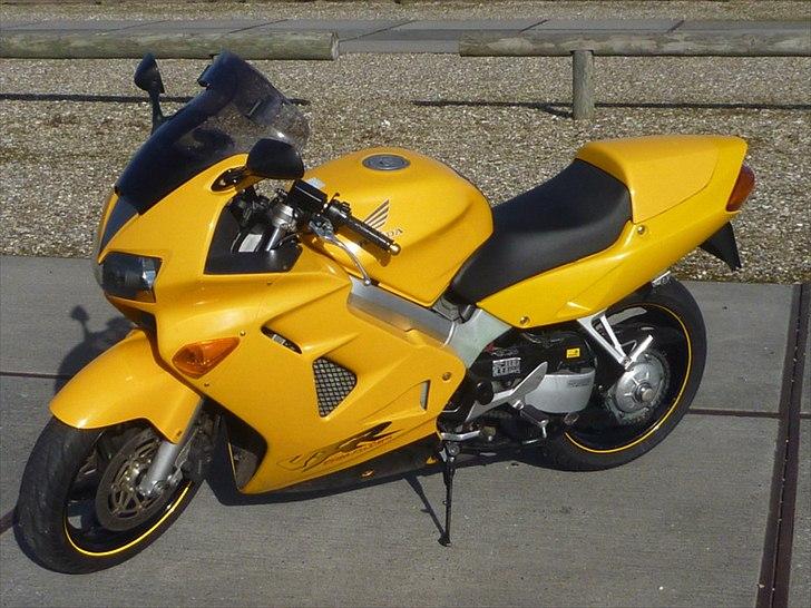 Honda VFR 800   SOLGT billede 2