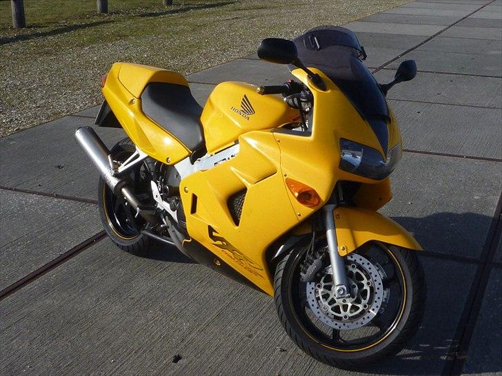 Honda VFR 800   SOLGT billede 4