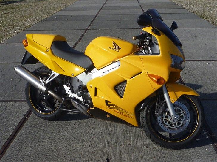 Honda VFR 800   SOLGT billede 3