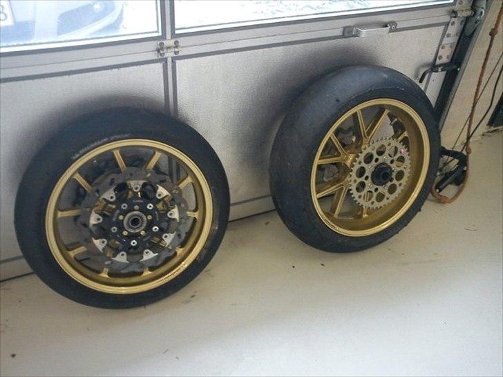 Suzuki GSXR 1000 --solgt-- - Marchesini forged magnesiumfælge m. Galfer skiver. Kommer på til sæson 2012 :) billede 12