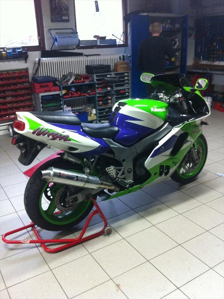 Kawasaki Ninja ZX9R - Ved og blive lavet klar til 2012..:) billede 12