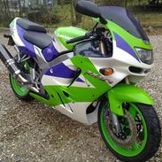 Kawasaki ZX9R *Solgt*