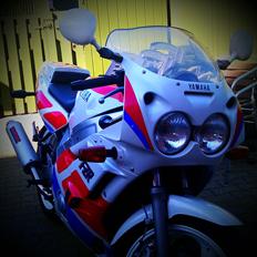 Yamaha FZR 600 Genesis