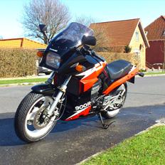 Kawasaki GPz 900R (Ninja)