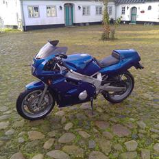 Yamaha FZR 600
