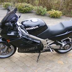 Honda VFR750F RC36