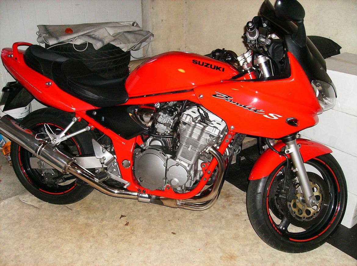 Suzuki Bandit 600 S - Pynt på fælgerne og nye blinklys billede 6