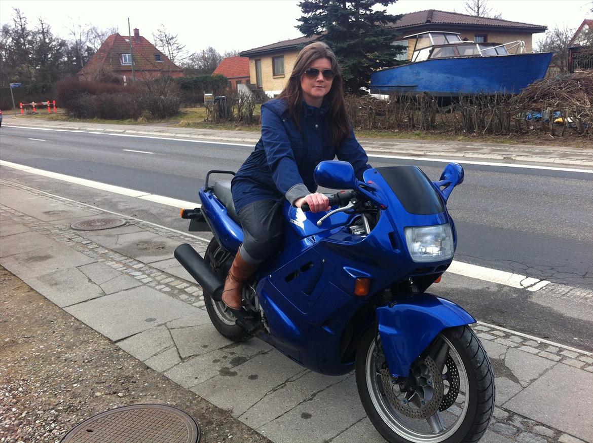 Honda CBR 600F PC 19/25 Black Pearl Edition - Mine 2 piger.. :) billede 1