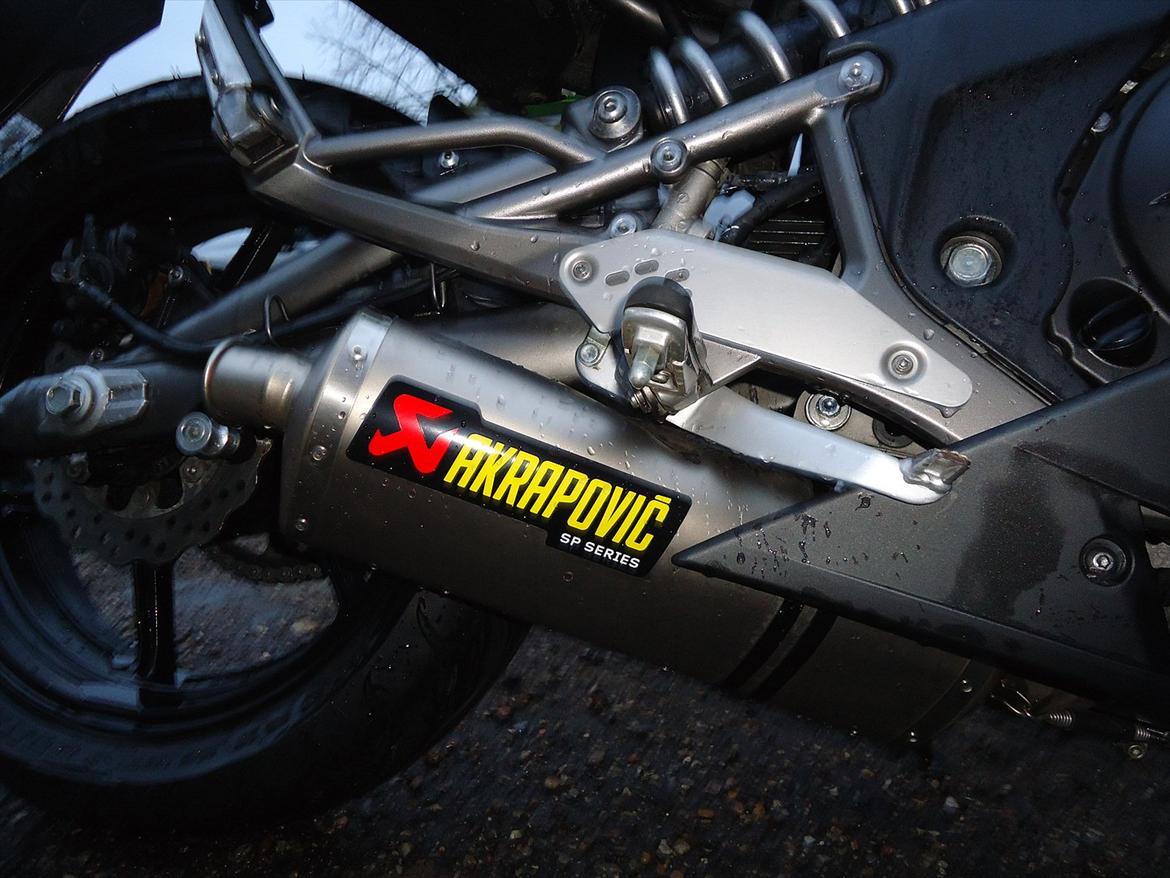 Kawasaki ER 6-f (solgt) - Mine nye Akrapovich udstødning, som jeg havde fået sat på til d. 01-03-2012 :D billede 12