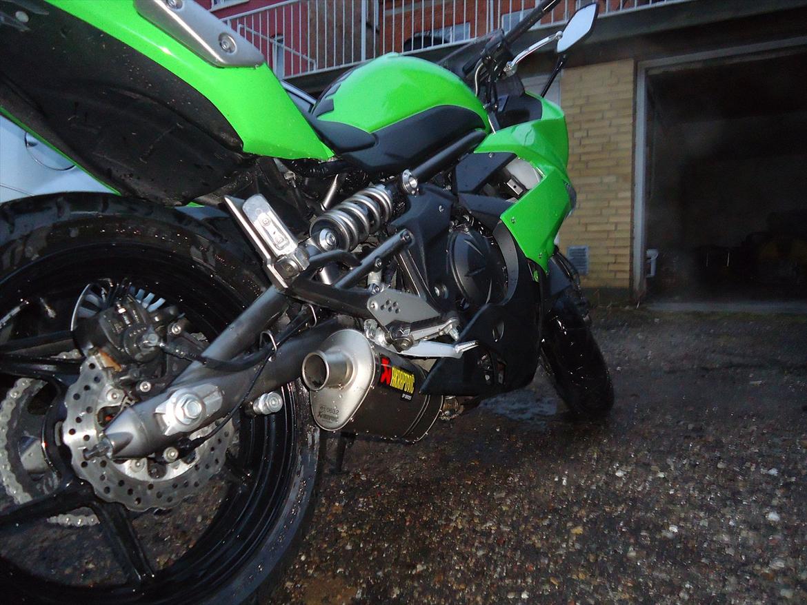Kawasaki ER 6-f (solgt) - Mine MC, med min nye Akrapovich udstødning, som jeg havde fået sat på til d. 01-03-2012 :D billede 13