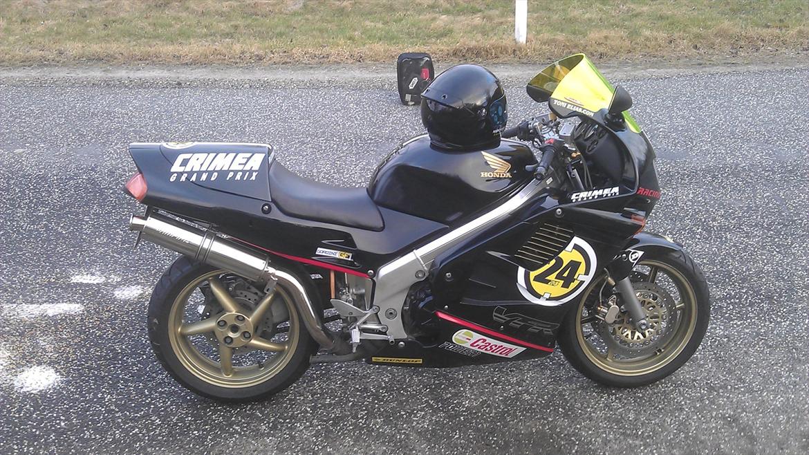 Honda vfr 750 - ja så blev min bike lavet lidt om. Toni Elias decal sæt er blevet sat på. billede 3