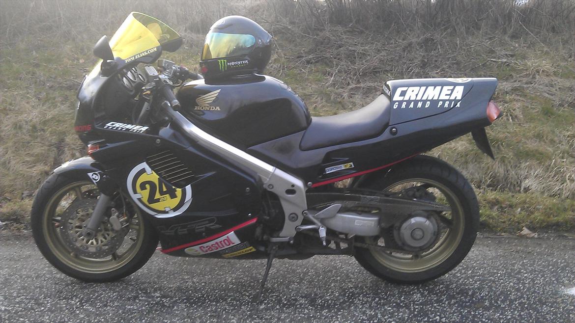 Honda vfr 750 - ja så blev min bike lavet lidt om. Toni Elias decal sæt er blevet sat på. billede 4