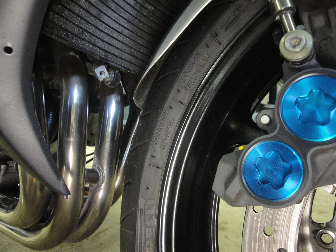 Yamaha YZF R6 -solgt- billede 2