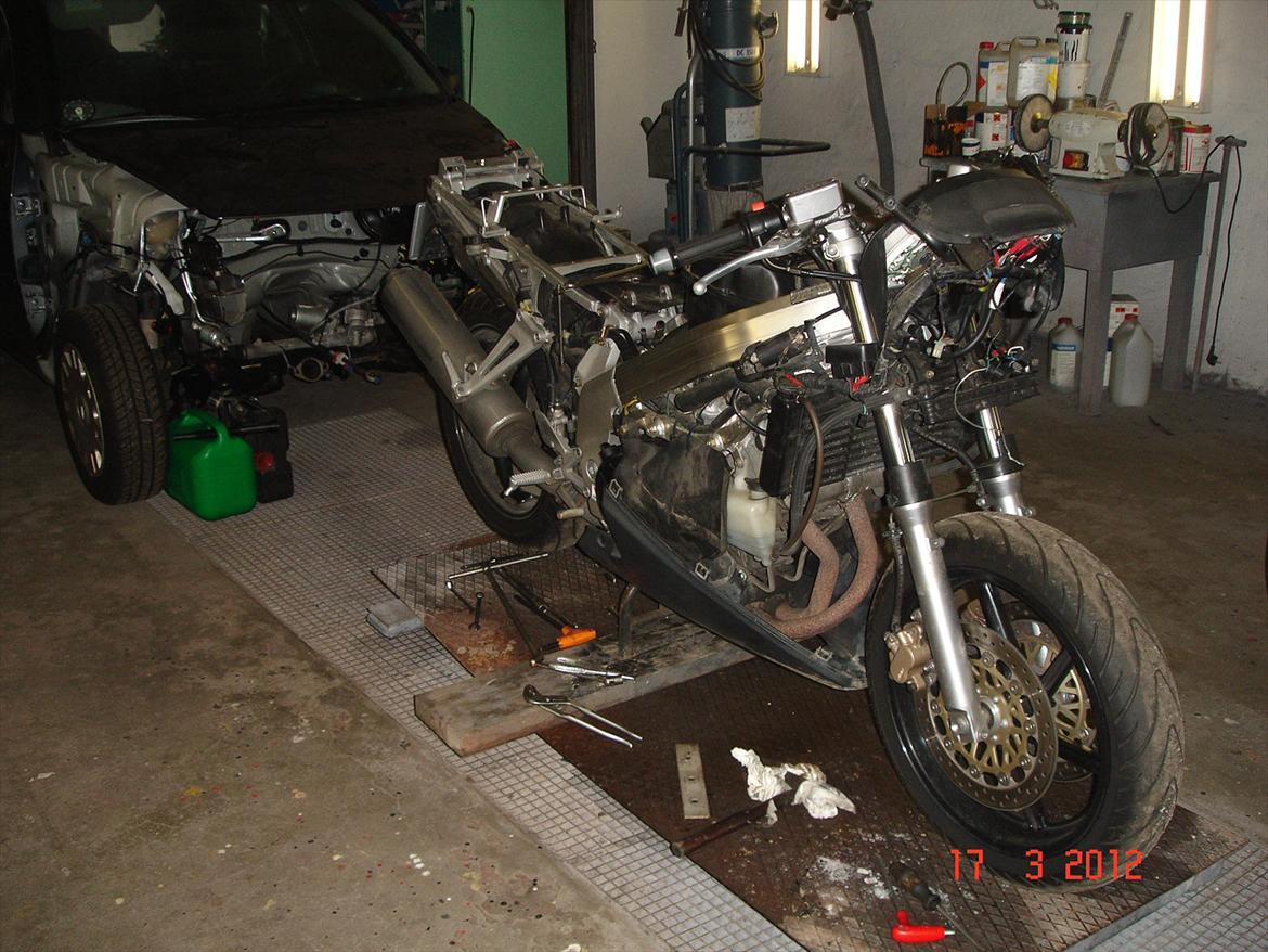 Honda VFR 750 F - Kåbe sendt til maler 
 billede 10