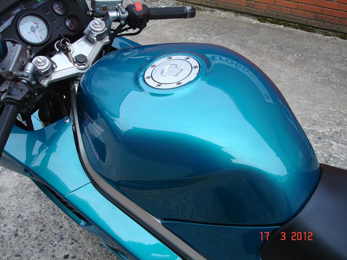Honda VFR 750 F - Calypso Blue Metallic billede 11