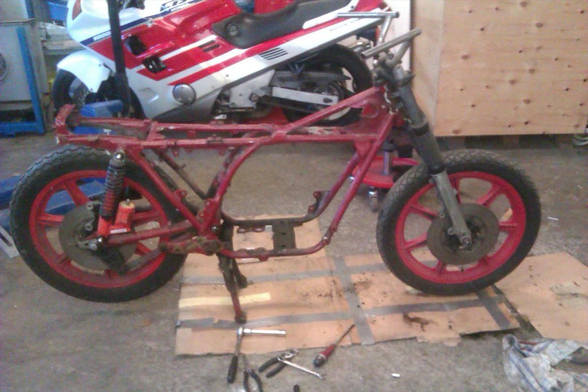 Yamaha RD 400 - Ja det var så den cykel. Har stadig lang vej endnu.. billede 4