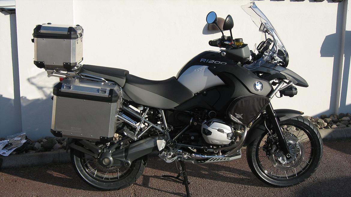 BMW R1200 GS Adventure - Jeg regner med at bruge topboksen på lokale ture, og sidekasserne til længere. billede 2