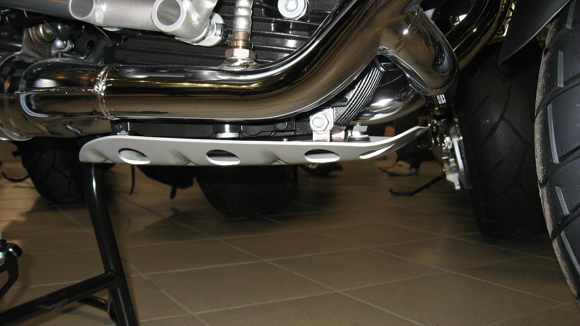 BMW R1200 GS Adventure - Standard skidplate. Min har den større Enduro udgave billede 13