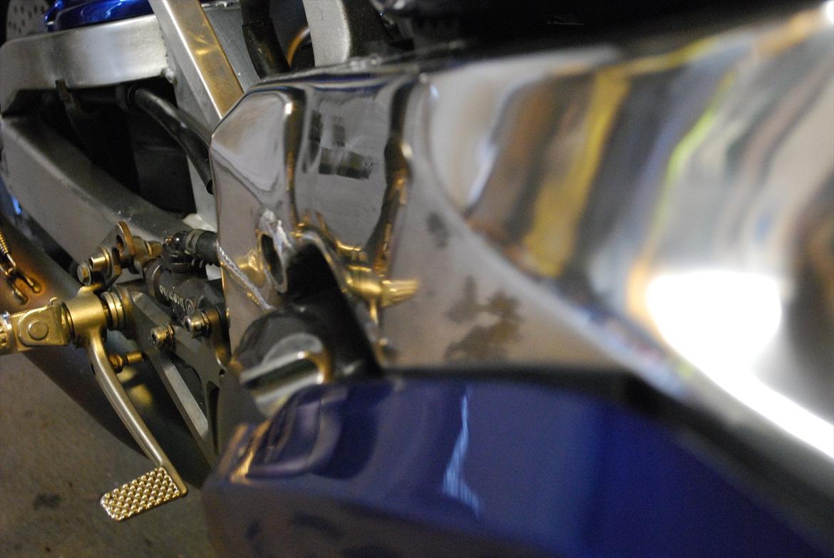 Yamaha R1 - syntes ikke at man fanger poleringen særlig godt på billederne, men her ses det lidt. billede 4