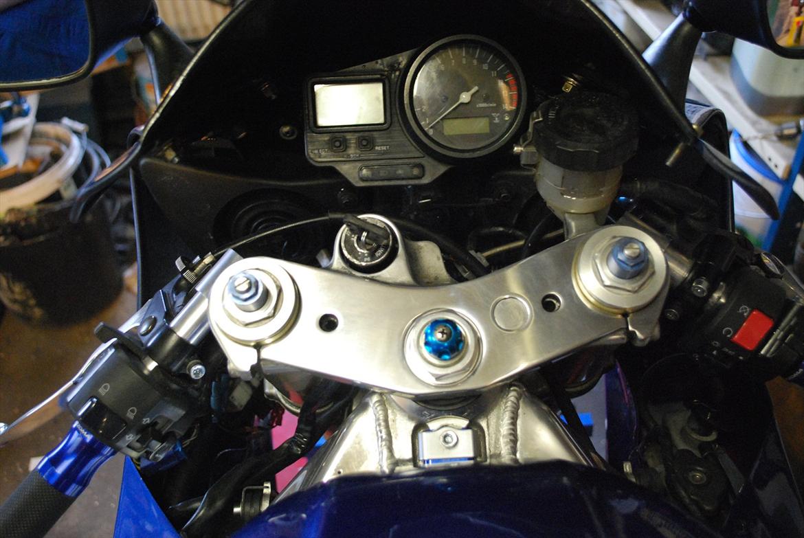 Yamaha R1 billede 11