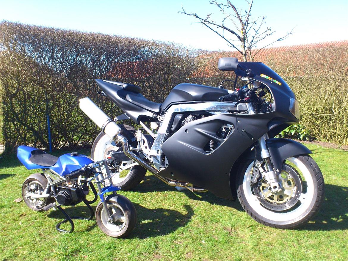 Suzuki Gsxr 750 - Sammen med lillebror billede 2