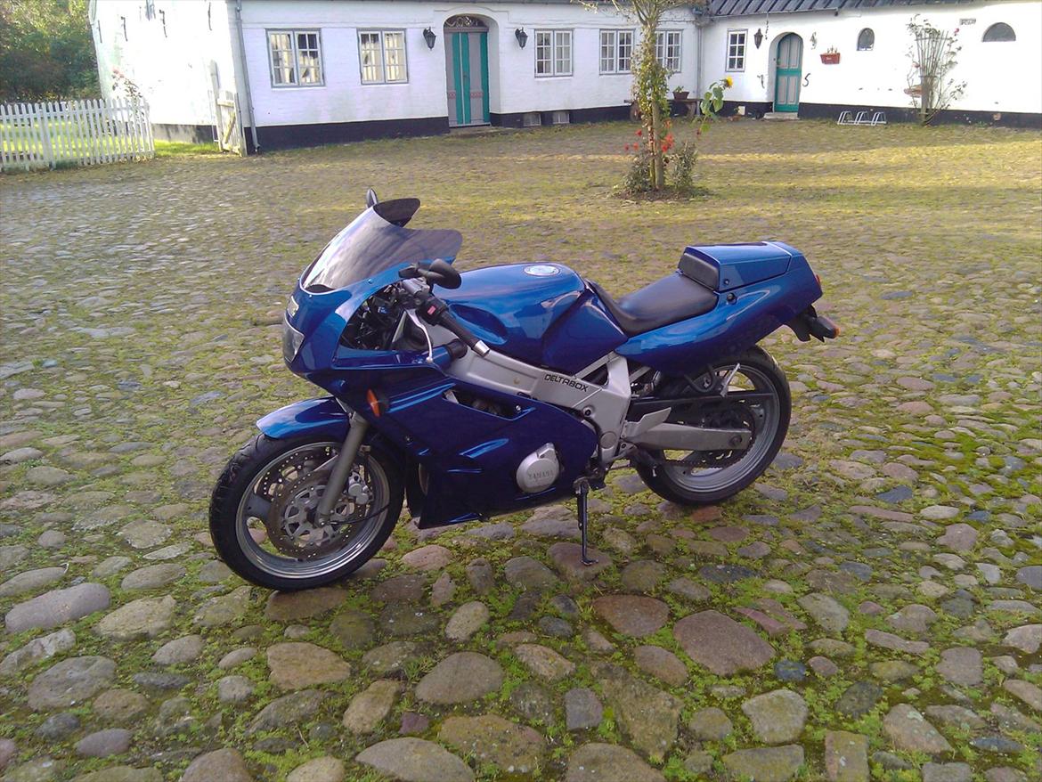 Yamaha FZR 600 - Nye lakering billede 1