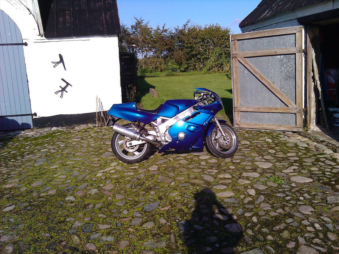 Yamaha FZR 600 billede 4