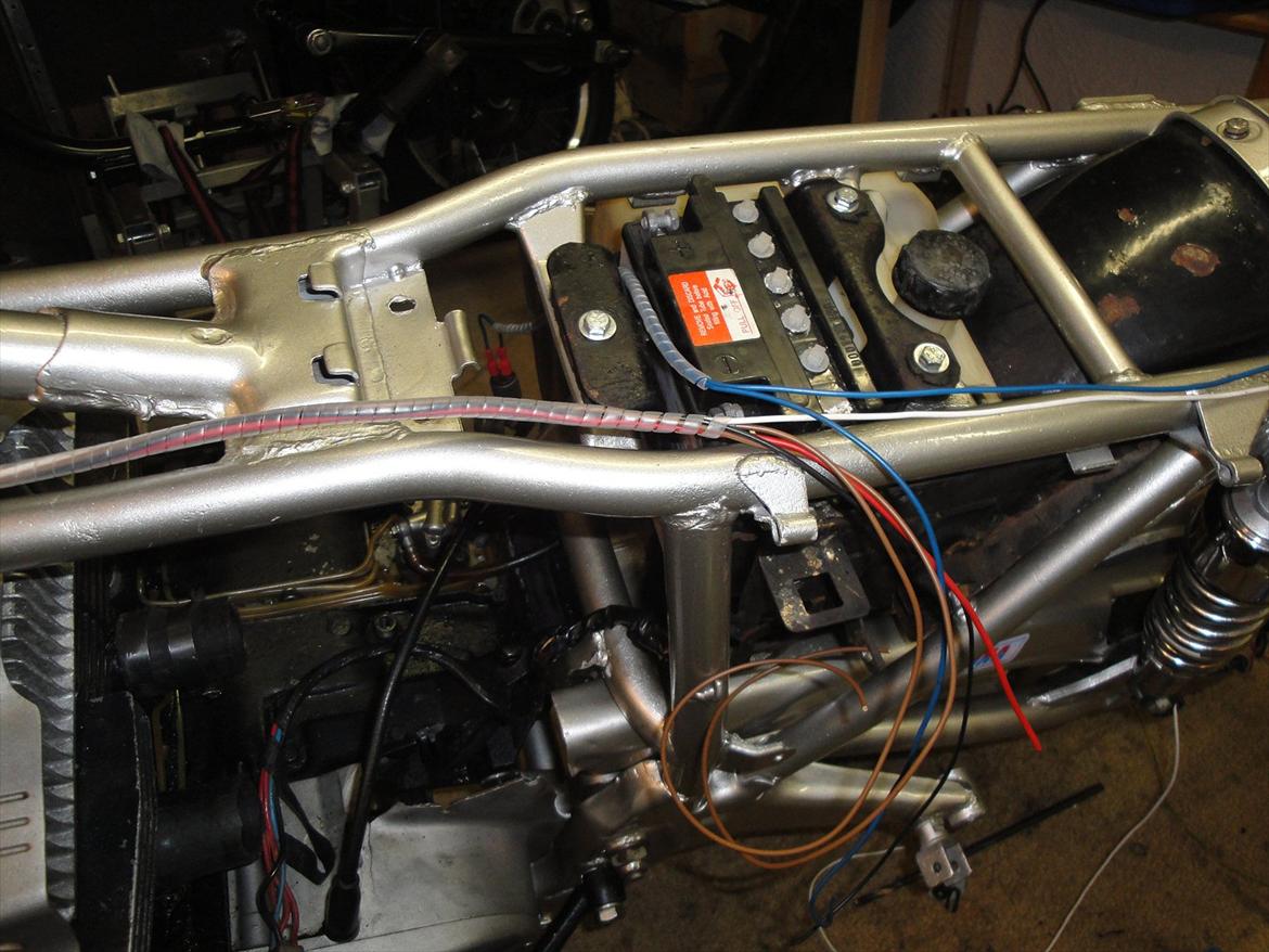 Suzuki GT380  [Tidl. motorcykel] - Det her ledningsnet kommer til at se hammergodt ud :) billede 12