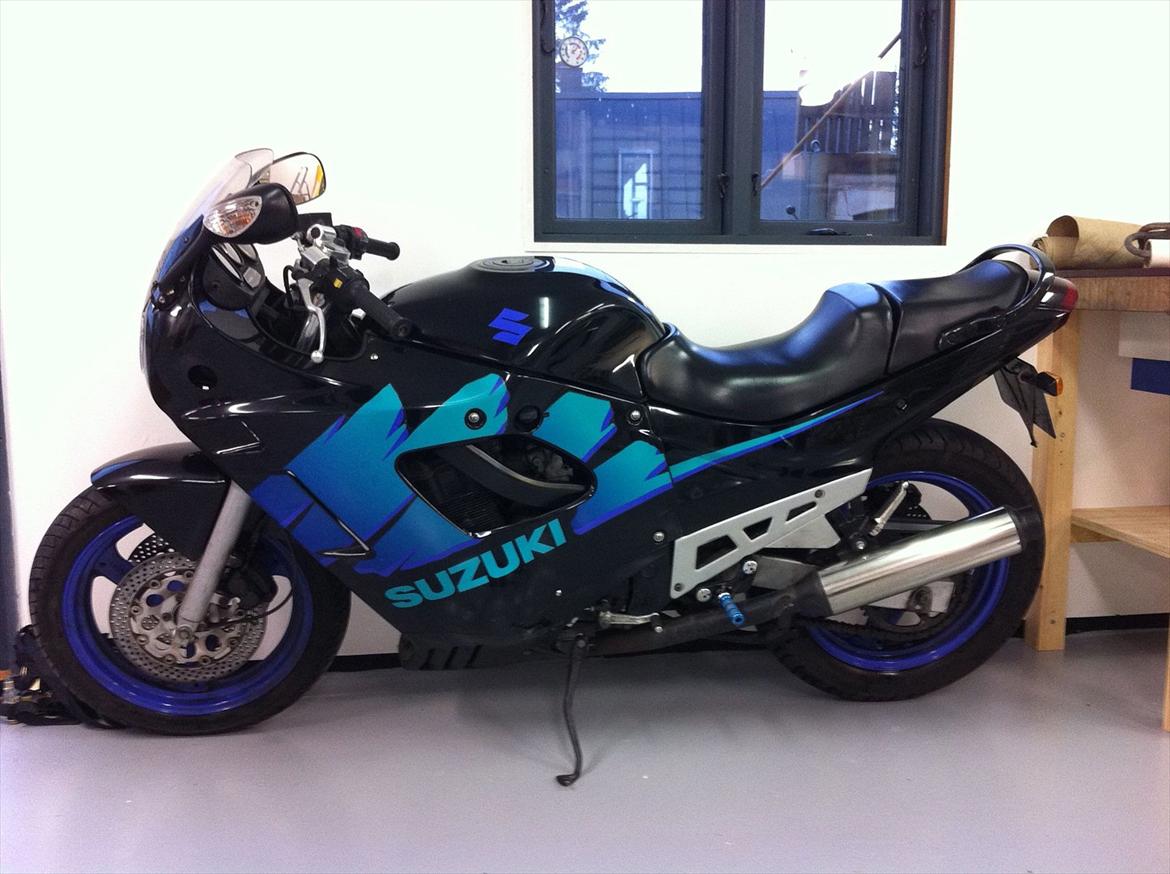 Suzuki GSX 600 F - SOLGT billede 1
