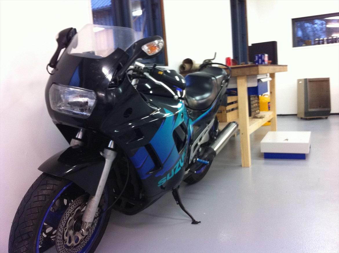 Suzuki GSX 600 F - SOLGT billede 2