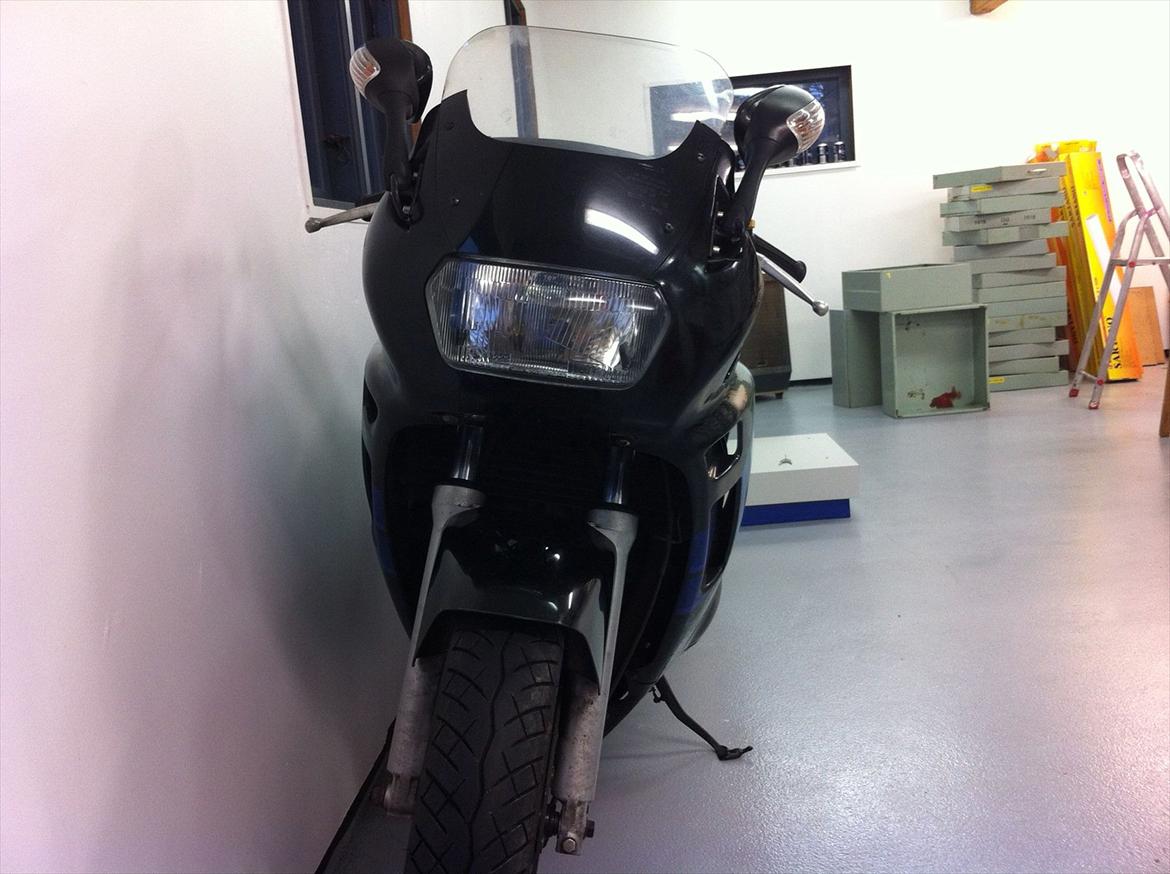 Suzuki GSX 600 F - SOLGT billede 3