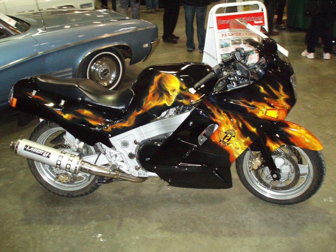 Kawasaki ZX10 - færdig samlet billede 7