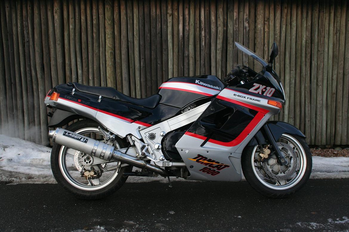 Kawasaki ZX10 - Købt af 72 årig, som havde haft cyklen siden den var 8 mdr. gammel billede 1