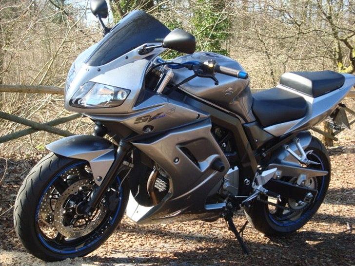 Suzuki SV 650S K9 - Her er den med superbike kit. billede 1