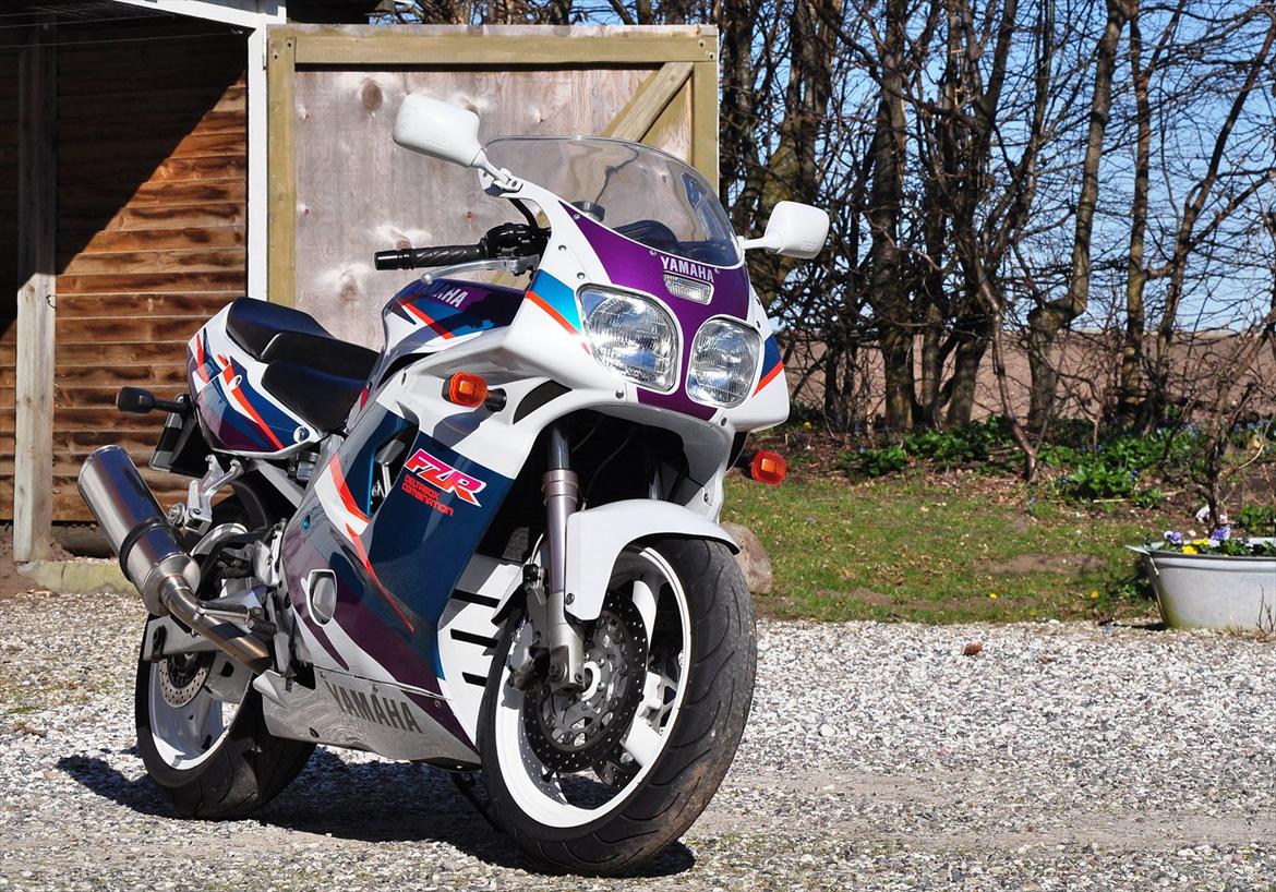 Yamaha FZR600R 4JH (solgt) billede 1