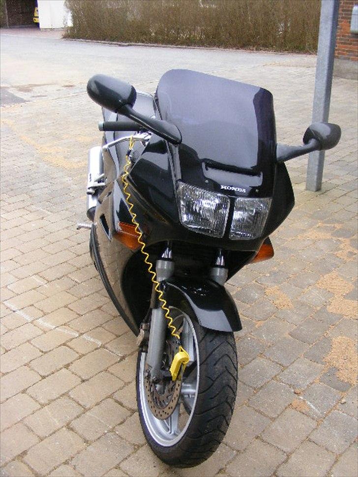 Honda VFR750F RC36 billede 2